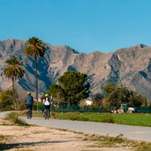 Senderos con historia: las mejores rutas para descubrir la naturaleza de la Vega Baja entre sierras, huerta y Mediterráneo Senderos con historia: las mejores rutas para descubrir la naturaleza de la Vega Baja entre sierras, huerta y Mediterráneo