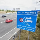 Aviso de un radar en una carretera española Aviso de un radar en una carretera española