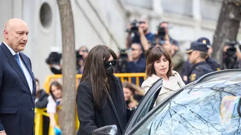 La expareja de Ábalos, Jéssica Rodríguez (c), a su salida del Tribunal Supremo, a 7 de abril de 2026, en Madrid (España). La expareja de Ábalos, Jéssica Rodríguez (c), a su salida del Tribunal Supremo, a 7 de abril de 2026, en Madrid (España).