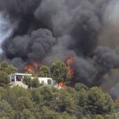 Ordenan el confinamiento preventivo de los municipios de la Vall d'Uixó y Artana (Castellón) por el incendio