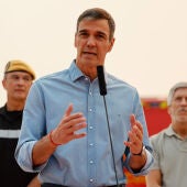 El presidente del Gobierno, Pedro Sánchez comparece desde el Puesto de Mando Avanzado (PMA) ubicado en la localidad madrileña de Cenicientos, este sábado. 
