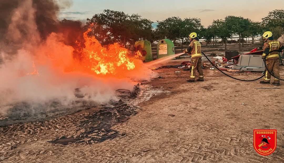 El Speis de Alicante despliega un contingente para colaborar en la extinción de los incendios en el centro de España El Speis de Alicante despliega un contingente para colaborar en la extinción de los incendios en el centro de España