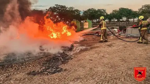 Los bomberos de Alicante en acción Los bomberos de Alicante en acción