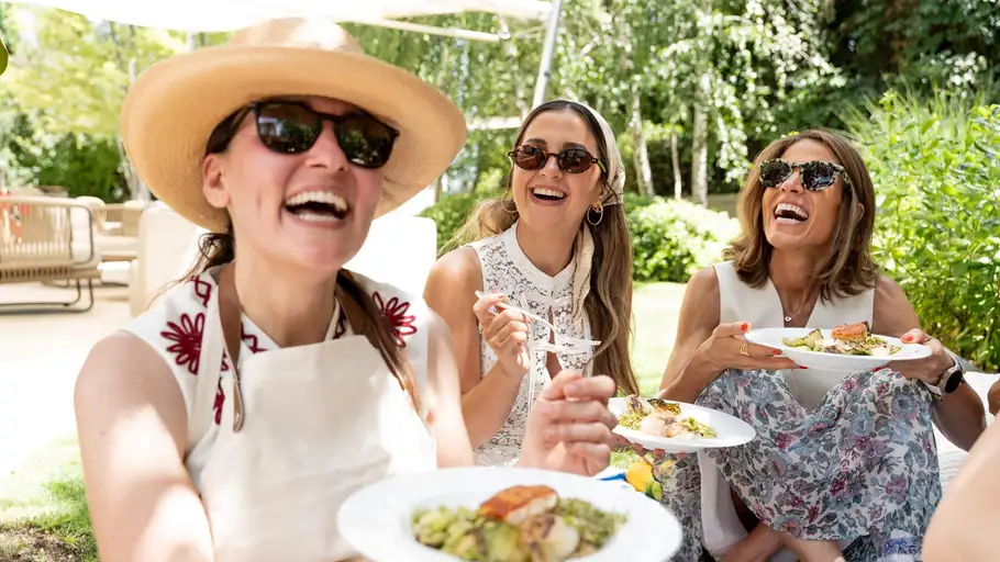 Personas comiendo Personas comiendo / EFE