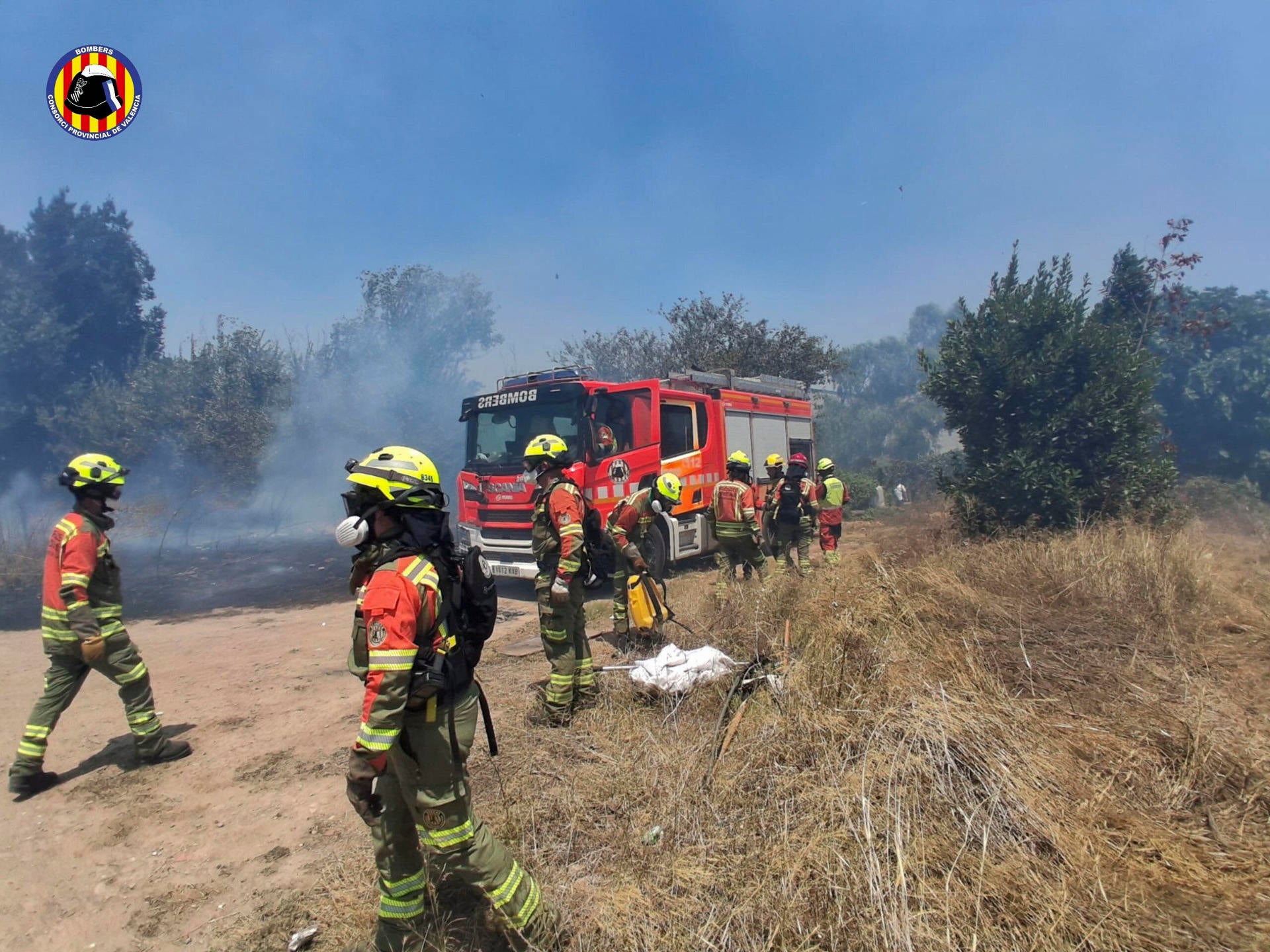 Un muerto y cinco heridos en el incendio forestal de Manises (Valencia) Un muerto y cinco heridos en el incendio forestal de Manises (Valencia)
