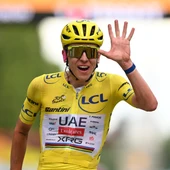 Tadej Pogacar celebra su quinto tour Tadej Pogacar celebra su quinto tour
