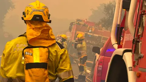 Un bombero forestal de la GVA en en Incendio forestal de La VallDUixó Un bombero forestal de la GVA en en Incendio forestal de La VallDUixó