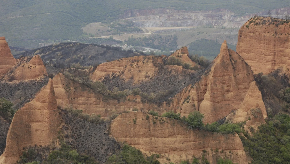 El Parque de las Médulas, calcinado tras el incendio El Parque de las Médulas, calcinado tras el incendio