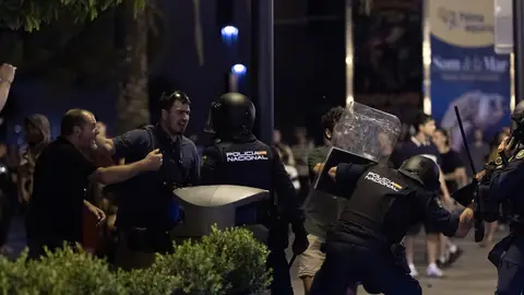 Cargas policiales durante una manifestación contra la saturación turística, a 26 de julio de 2026, en Palma de Mallorca, Islas Baleares (España) Cargas policiales durante una manifestación contra la saturación turística, a 26 de julio de 2026, en Palma de Mallorca, Islas Baleares (España)