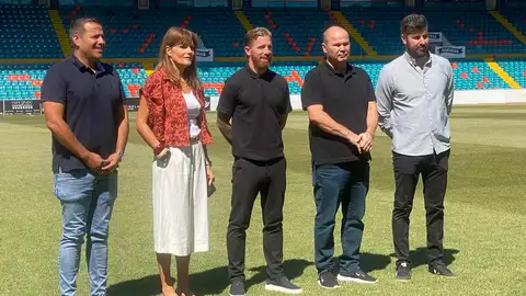 La concejala de Deportivas del Ayuntamiento de Salamanca, Almudena Parres, ha acompañado a Rafa Dueñas, Iker Muniain, Manuel Lovato y Carlos Valverde La concejala de Deportivas del Ayuntamiento de Salamanca, Almudena Parres, ha acompañado a Rafa Dueñas, Iker Muniain, Manuel Lovato y Carlos Valverde