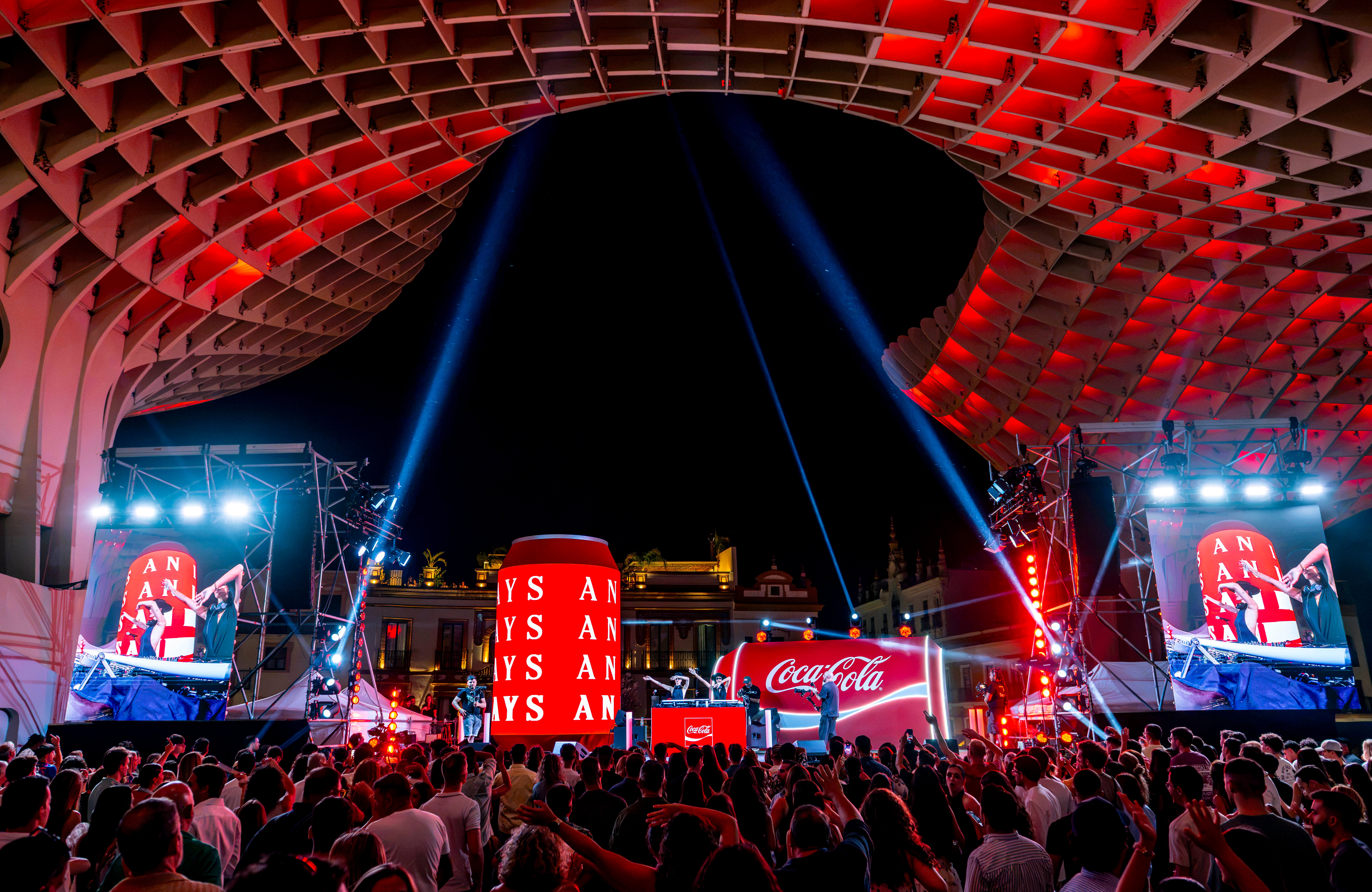 Coca-Cola elige Sevilla para dar la "bienvenida a su nueva era": del icono de Las Setas a iluminar de rojo La Velada del Año VI Coca-Cola elige Sevilla para dar la "bienvenida a su nueva era": del icono de Las Setas a iluminar de rojo La Velada del Año VI