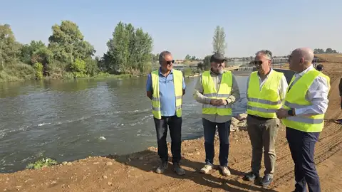 Concluyen las obras de los dos azudes del río Guadiana a su paso por Badajoz tras una inversión de 8 millones Concluyen las obras de los dos azudes del río Guadiana a su paso por Badajoz tras una inversión de 8 millones