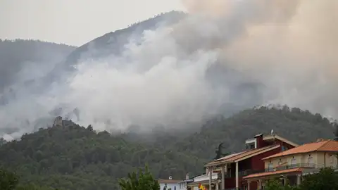Vista general en Onda (Castellón), uno de los municipios afectados por el incendio declarado el pasado sábado en la Vall d'Uixó (Castellón), que sigue activo y ha quemado ya más de 8.500 hectáreas, con un perímetro de 72 kilómetros y con 10.000 desalojados de 18 localidades. Vista general en Onda (Castellón), uno de los municipios afectados por el incendio declarado el pasado sábado en la Vall d'Uixó (Castellón), que sigue activo y ha quemado ya más de 8.500 hectáreas, con un perímetro de 72 kilómetros y con 10.000 desalojados de 18 localidades.