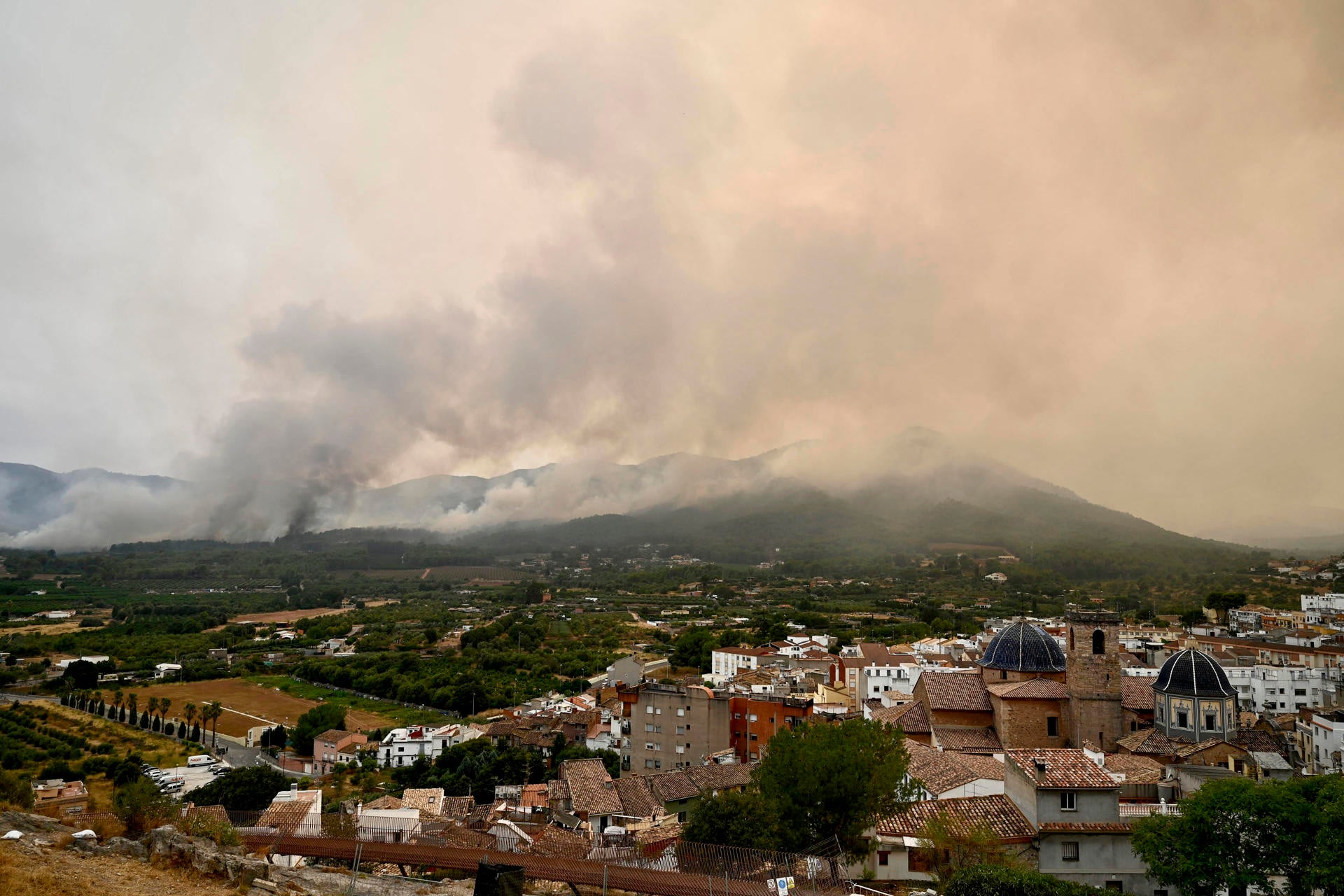 La noche ha sido meteorológicamente tranquila en la zona del incendio de Vall d'Uixó La noche ha sido meteorológicamente tranquila en la zona del incendio de Vall d'Uixó