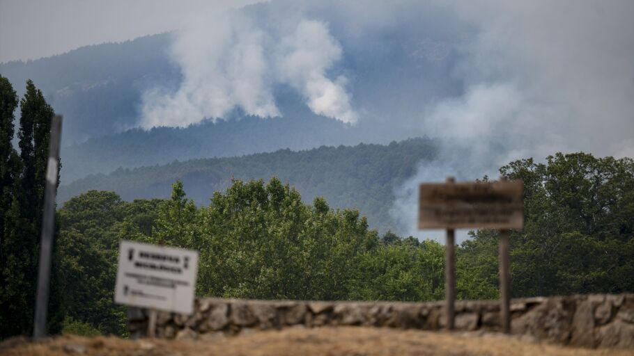 Vista del incendio forestal, a 27 de julio de 2026, en Casillas, &Aacute;vila, Castilla y Le&oacute;n (Espa&ntilde;a)