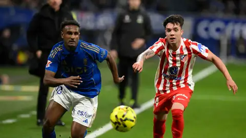 Fotografía del pasado 28 de febrero, en la que puede verse al defensa del Atlético Julio Díaz (d), durante un partido. Fotografía del pasado 28 de febrero, en la que puede verse al defensa del Atlético Julio Díaz (d), durante un partido.