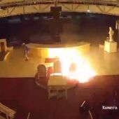 Profanan el santuario de Medjugorje en Bosnia: incendian el altar y atacan imágenes de la Virgen