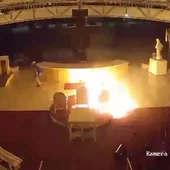 Profanan el santuario de Medjugorje en Bosnia: incendian el altar y atacan imágenes de la Virgen Profanan el santuario de Medjugorje en Bosnia: incendian el altar y atacan imágenes de la Virgen