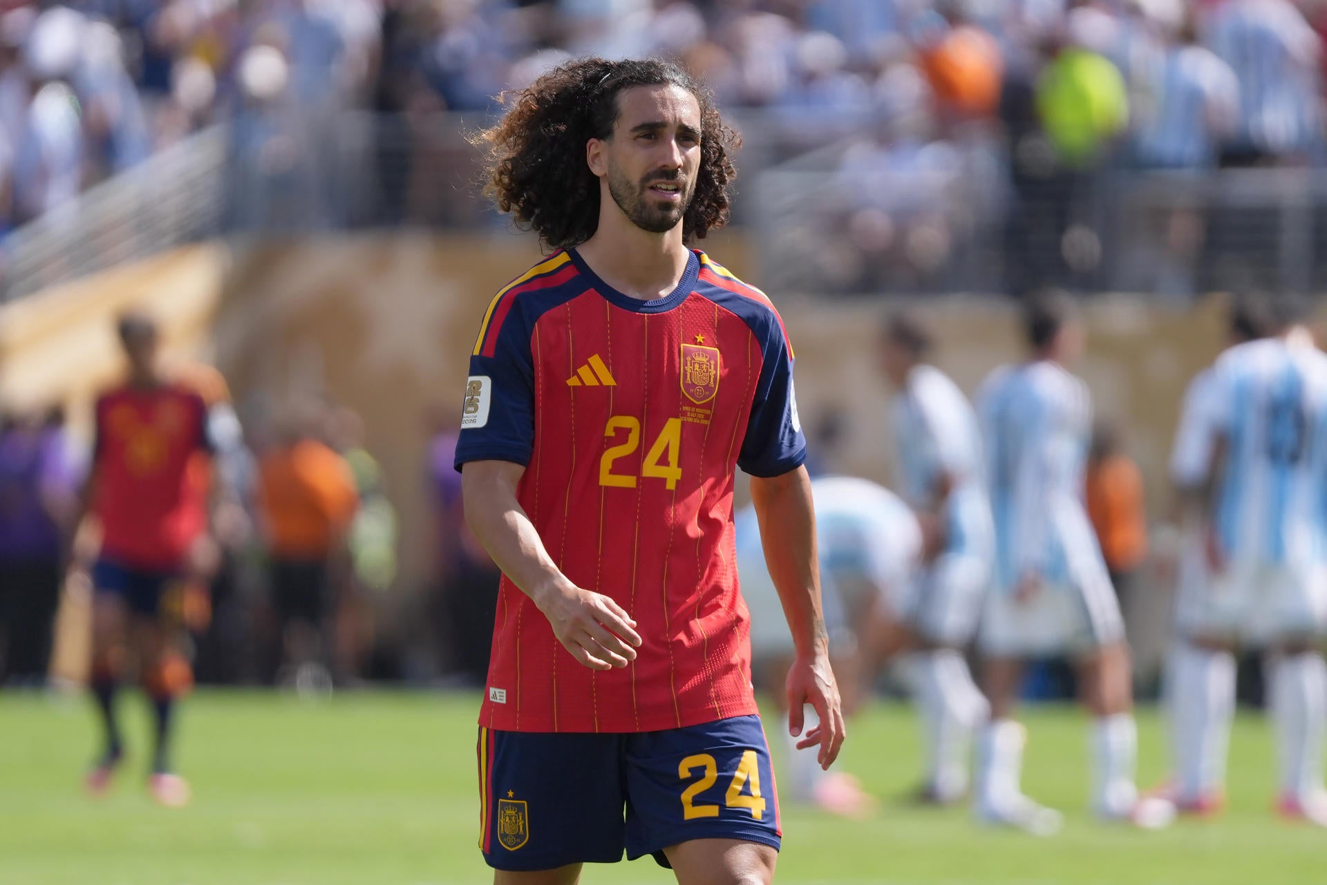 Cucurella cumple su promesa y se tatúa la cara de Luis de la Fuente tras ganar el Mundial Cucurella cumple su promesa y se tatúa la cara de Luis de la Fuente tras ganar el Mundial