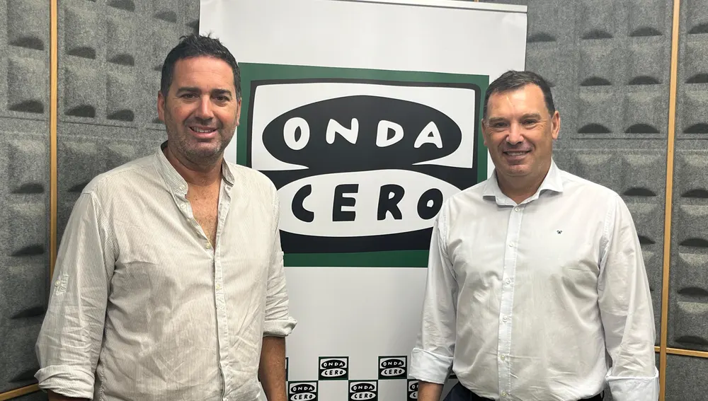 Alberto Santana, en los estudios de Onda Cero, jantes del inicio de la entrevista con Rafael López. Alberto Santana, en los estudios de Onda Cero, jantes del inicio de la entrevista con Rafael López.
