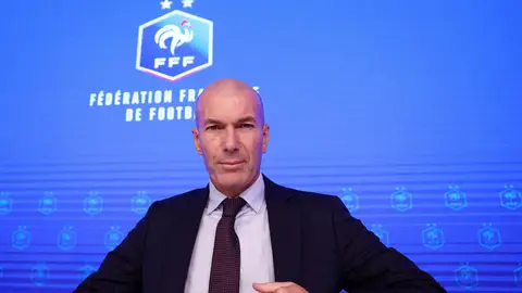 Zidane, en la rueda de prensa de presentación como seleccionador de Francia. Zidane, en la rueda de prensa de presentación como seleccionador de Francia.
