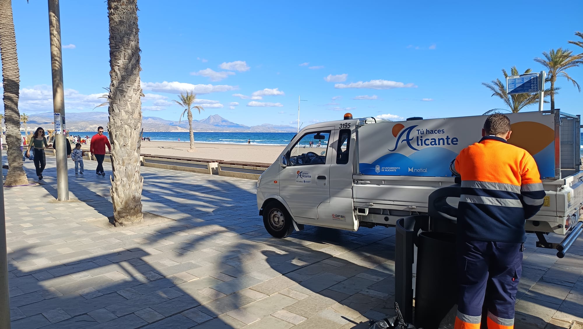 Alicante incorpora más de 100 operarios a la plantilla de limpieza y recogida de residuos con el Plan de Choque Alicante incorpora más de 100 operarios a la plantilla de limpieza y recogida de residuos con el Plan de Choque