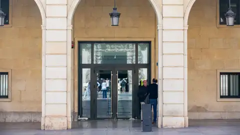 Archivo - Fachada de la Audiencia Provincial de Alicante - Archivo - Fachada de la Audiencia Provincial de Alicante -