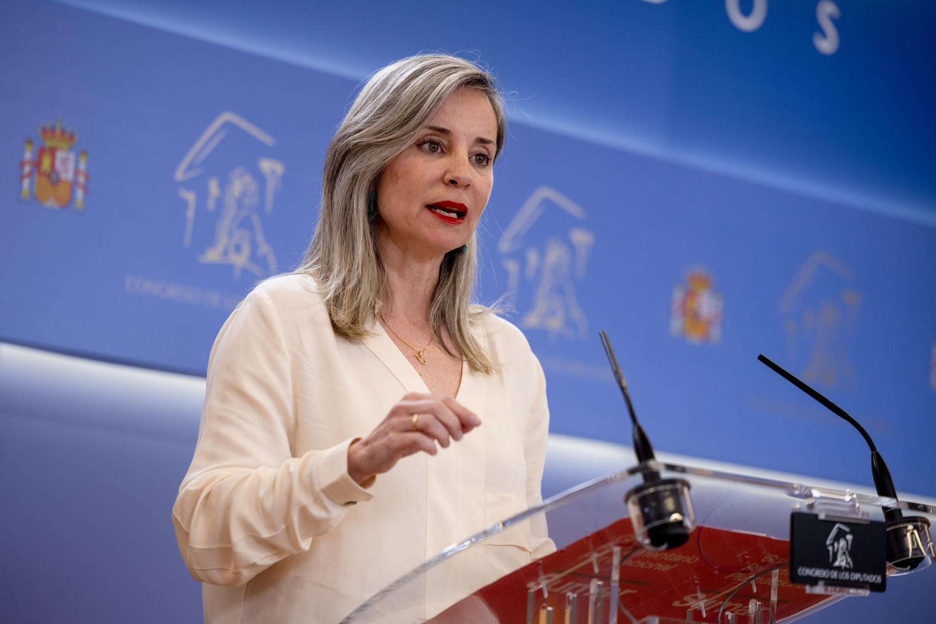 Sumar quita hierro al retraso del decreto de vivienda: "Hacen falta acuerdos serios, será la primera medida que traigamos en septiembre" Sumar quita hierro al retraso del decreto de vivienda: "Hacen falta acuerdos serios, será la primera medida que traigamos en septiembre"