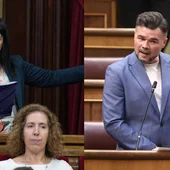 Silvia Orriols avisa a Rufián por las subvenciones: "Estáis cagados y tenéis motivos de sobra para estarlo" Silvia Orriols avisa a Rufián por las subvenciones: "Estáis cagados y tenéis motivos de sobra para estarlo"