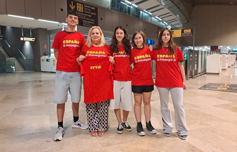 Dos estudiantes valencianos representan a España en la Olimpiada Internacional Lingüística Dos estudiantes valencianos representan a España en la Olimpiada Internacional Lingüística