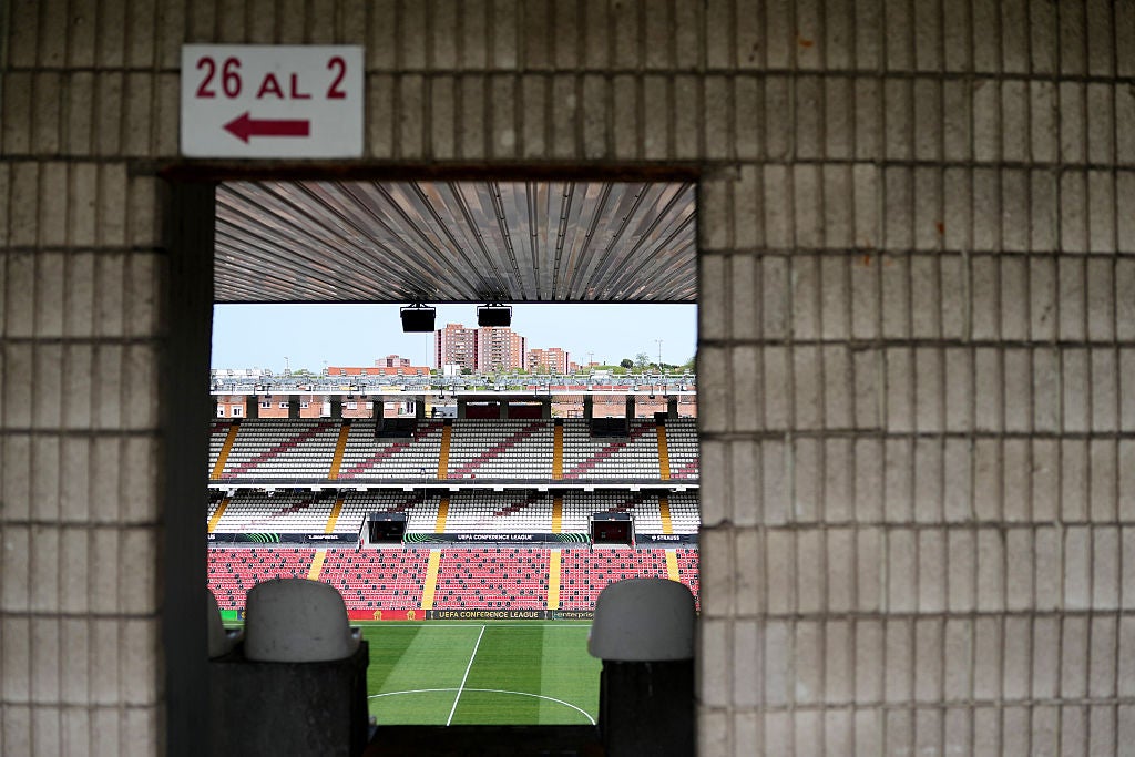 La Comunidad de Madrid denuncia al Rayo Vallecano por impedir el acceso al estadio: "Es el modus operandi del club desde siempre" La Comunidad de Madrid denuncia al Rayo Vallecano por impedir el acceso al estadio: "Es el modus operandi del club desde siempre"