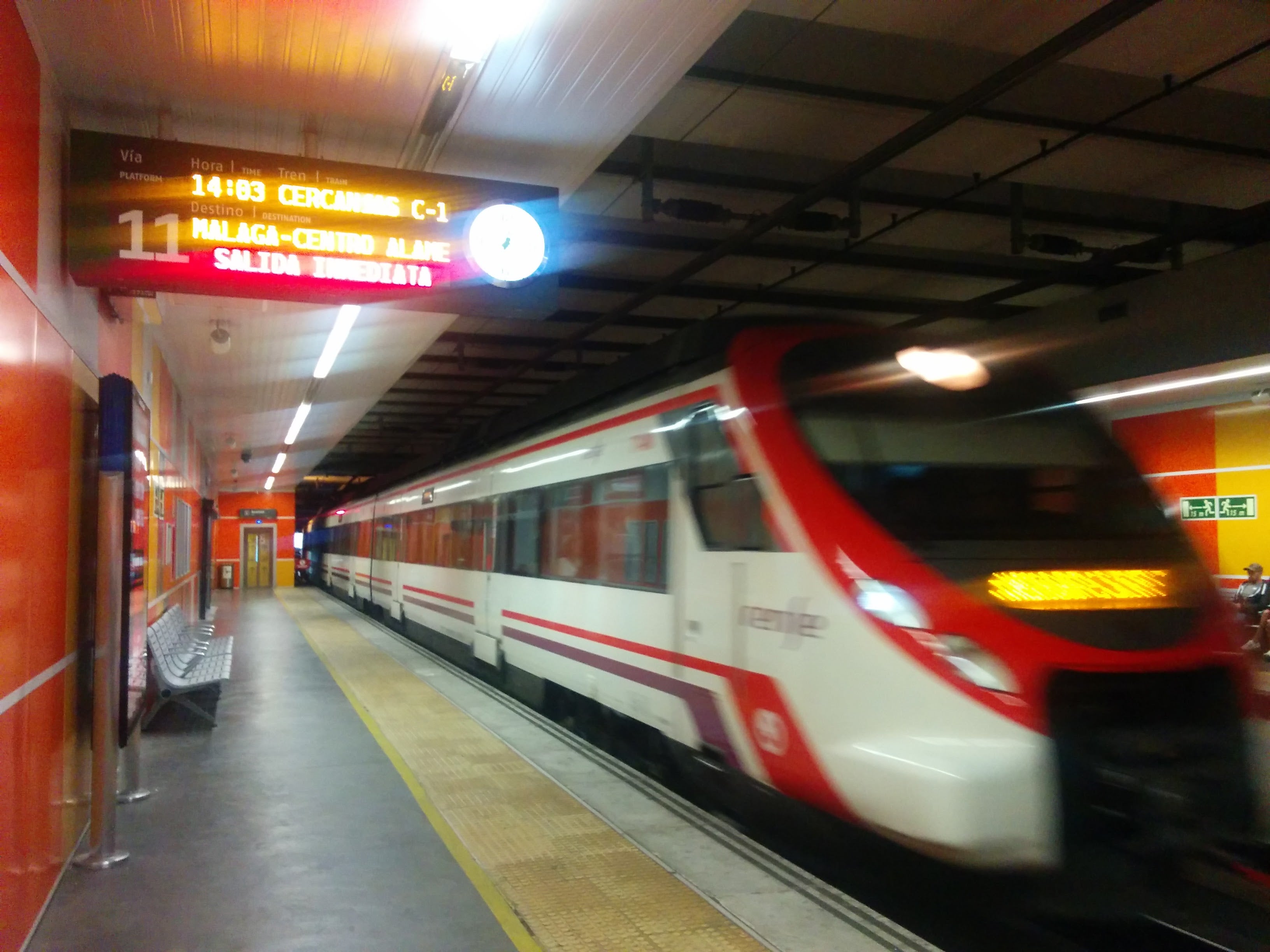 Renfe ofrece más de 59.300 plazas adicionales de Cercanías para facilitar el desplazamiento a la Feria de Málaga Renfe ofrece más de 59.300 plazas adicionales de Cercanías para facilitar el desplazamiento a la Feria de Málaga