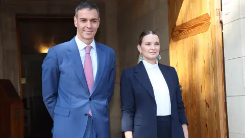 La presidenta de Baleares, Marga Prohens ha recibido en el Consolar de Mar al presidente del Gobierno, Pedro Sánchez. La presidenta de Baleares, Marga Prohens ha recibido en el Consolar de Mar al presidente del Gobierno, Pedro Sánchez.