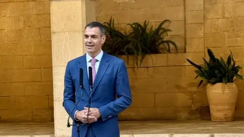 Pedro Sánchez comparece tras el tradicional despacho con el rey Felipe VI celebrado en Palma, en el palacio de la Almudaina Pedro Sánchez comparece tras el tradicional despacho con el rey Felipe VI celebrado en Palma, en el palacio de la Almudaina