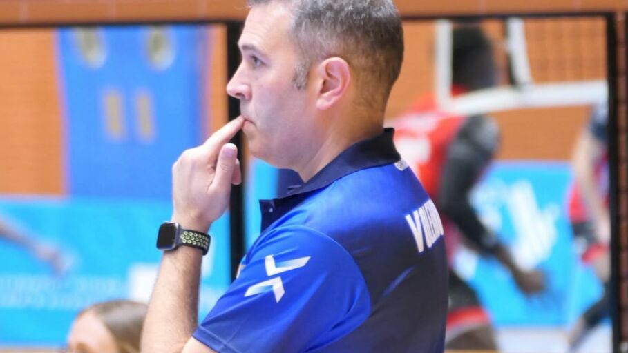 Iv&aacute;n Navarro, entrenador del Club Voleibol Finestrat