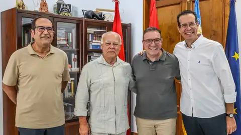 El maestro José Santa, pregonero de las Fiestas Mayores de Elda. El maestro José Santa, pregonero de las Fiestas Mayores de Elda.