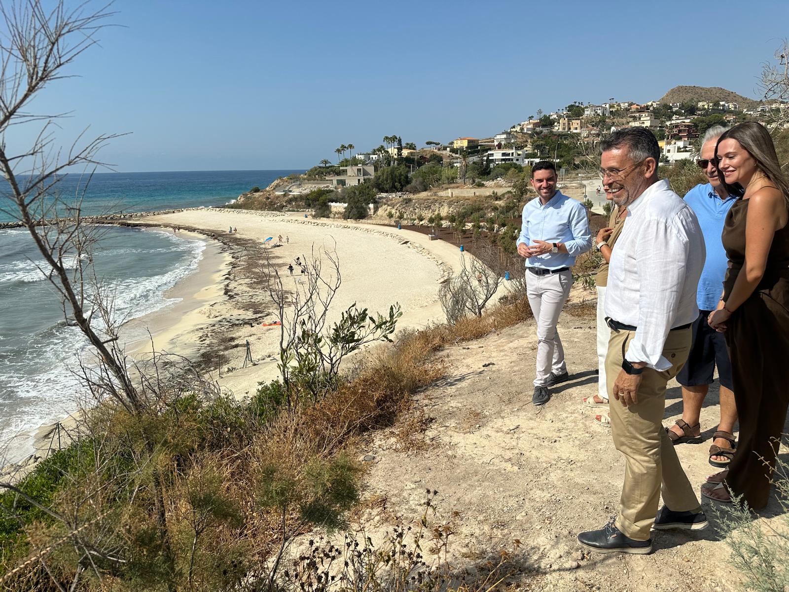 Finalizan las obras de regeneración ambiental y protección litoral en Cala Baeza Finalizan las obras de regeneración ambiental y protección litoral en Cala Baeza