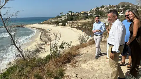 Finalizan las obras de regeneración ambiental y protección litoral en Cala Baeza Finalizan las obras de regeneración ambiental y protección litoral en Cala Baeza