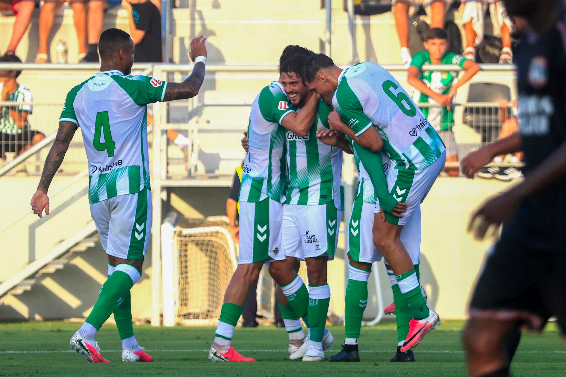 Un muy buen Betis golea al Lyon Un muy buen Betis golea al Lyon