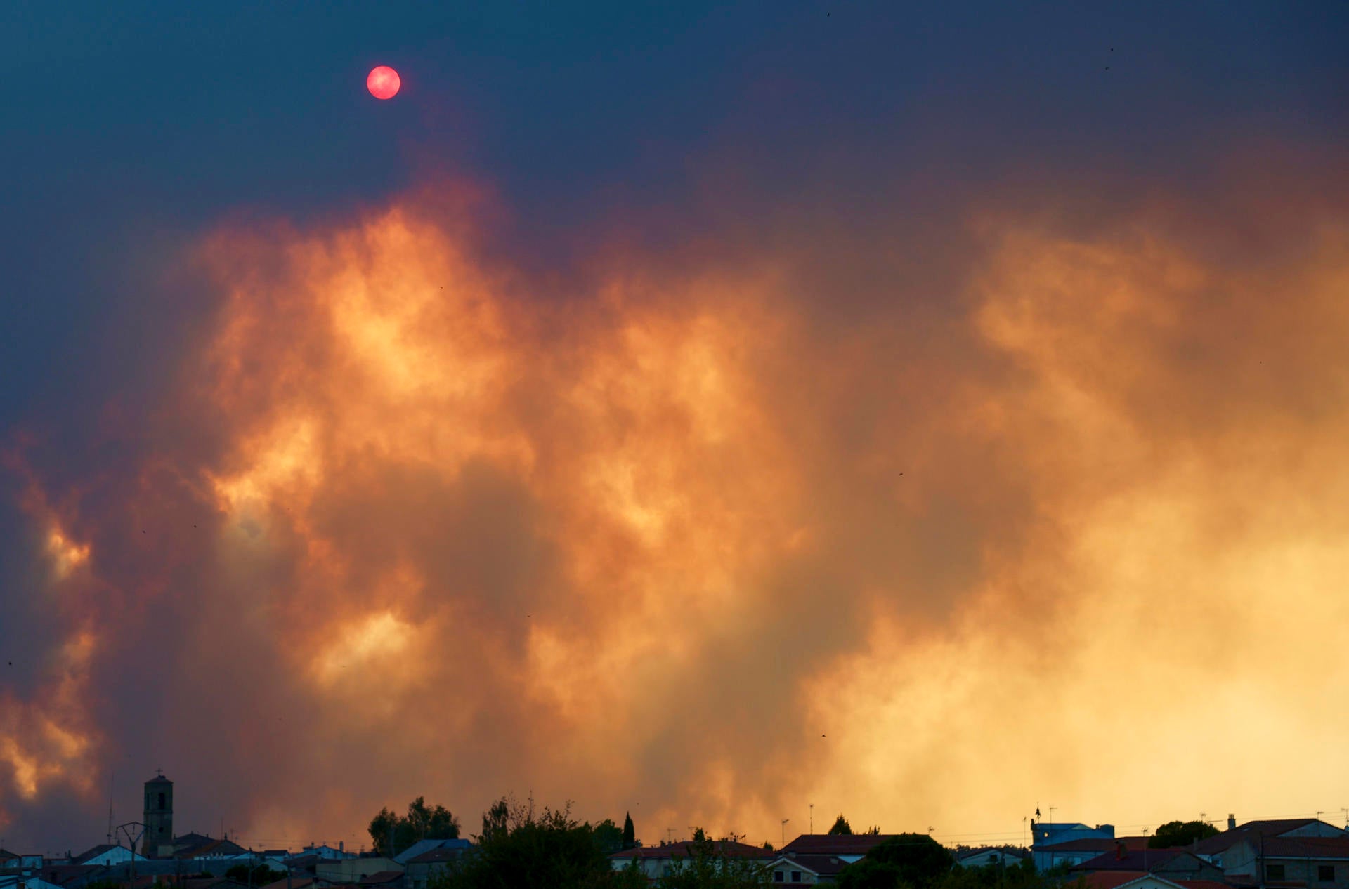 Qué hay que hacer al volver a casa tras un incendio: las recomendaciones clave de los expertos para evitar riesgos Qué hay que hacer al volver a casa tras un incendio: las recomendaciones clave de los expertos para evitar riesgos
