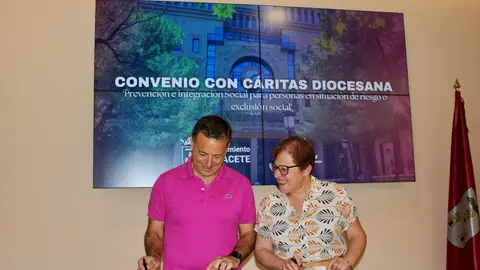 El Ayuntamiento aporta 110.000 euros a Cáritas para “una gran labor imprescindible en una ciudad inclusiva y con sensibilidad social” El Ayuntamiento aporta 110.000 euros a Cáritas para “una gran labor imprescindible en una ciudad inclusiva y con sensibilidad social”