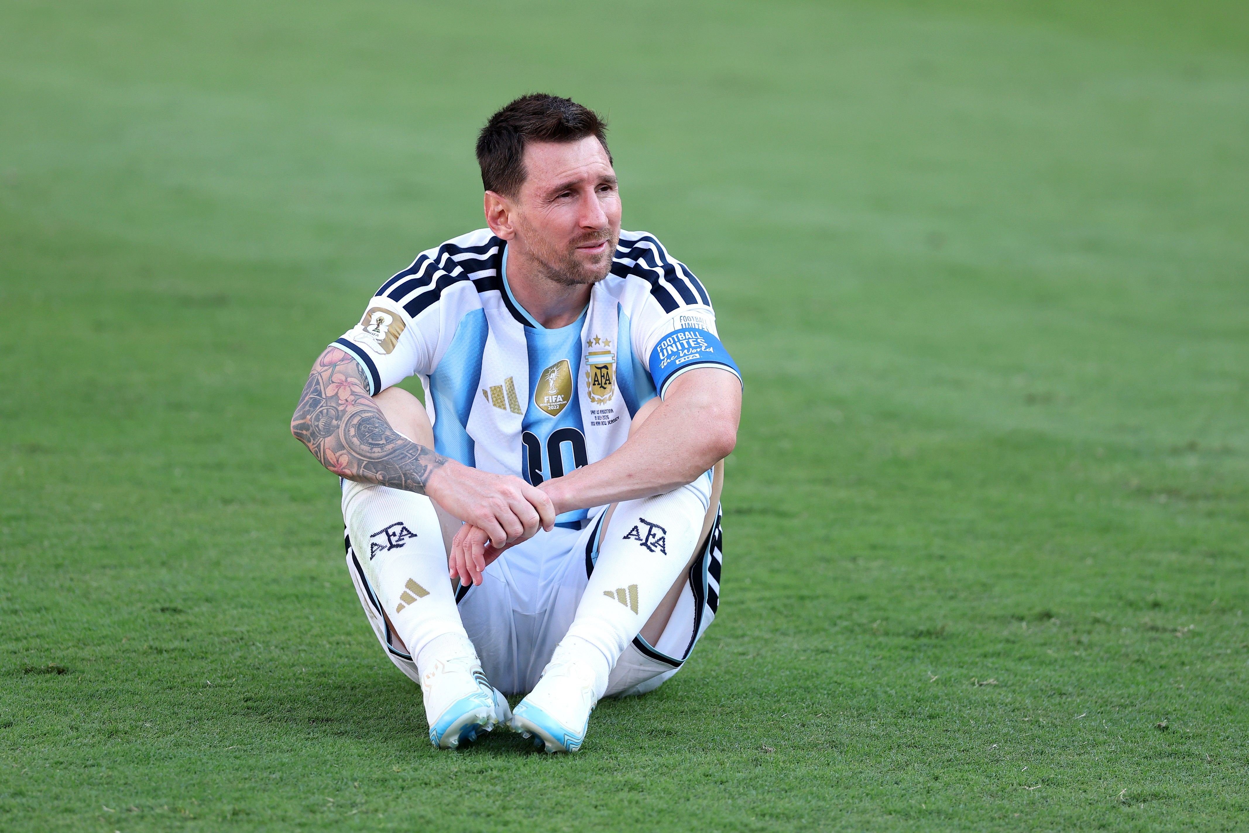 Miles de aficionados inician una recogida de firmas para que le retiren a Messi el Premio Princesa de Asturias Miles de aficionados inician una recogida de firmas para que le retiren a Messi el Premio Princesa de Asturias