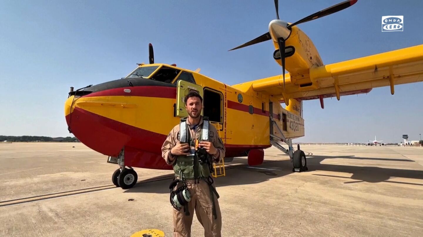 Un piloto de un apagafuegos, roto tras combatir el incendio: "Emocionalmente es muy duro ver la devastaci&oacute;n"
