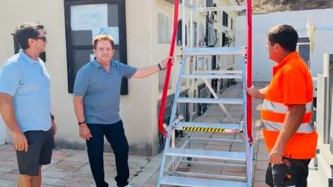 Finestrat incorpora una nueva escalera móvil para mejorar la accesibilidad y la seguridad en el cementerio municipal Finestrat incorpora una nueva escalera móvil para mejorar la accesibilidad y la seguridad en el cementerio municipal