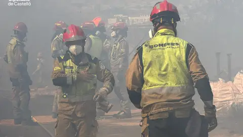 El fuego de la Vall d'Uixó arrasa 9.300 hectáreas y preocupa el flanco entre Tales y Alfondeguilla El fuego de la Vall d'Uixó arrasa 9.300 hectáreas y preocupa el flanco entre Tales y Alfondeguilla