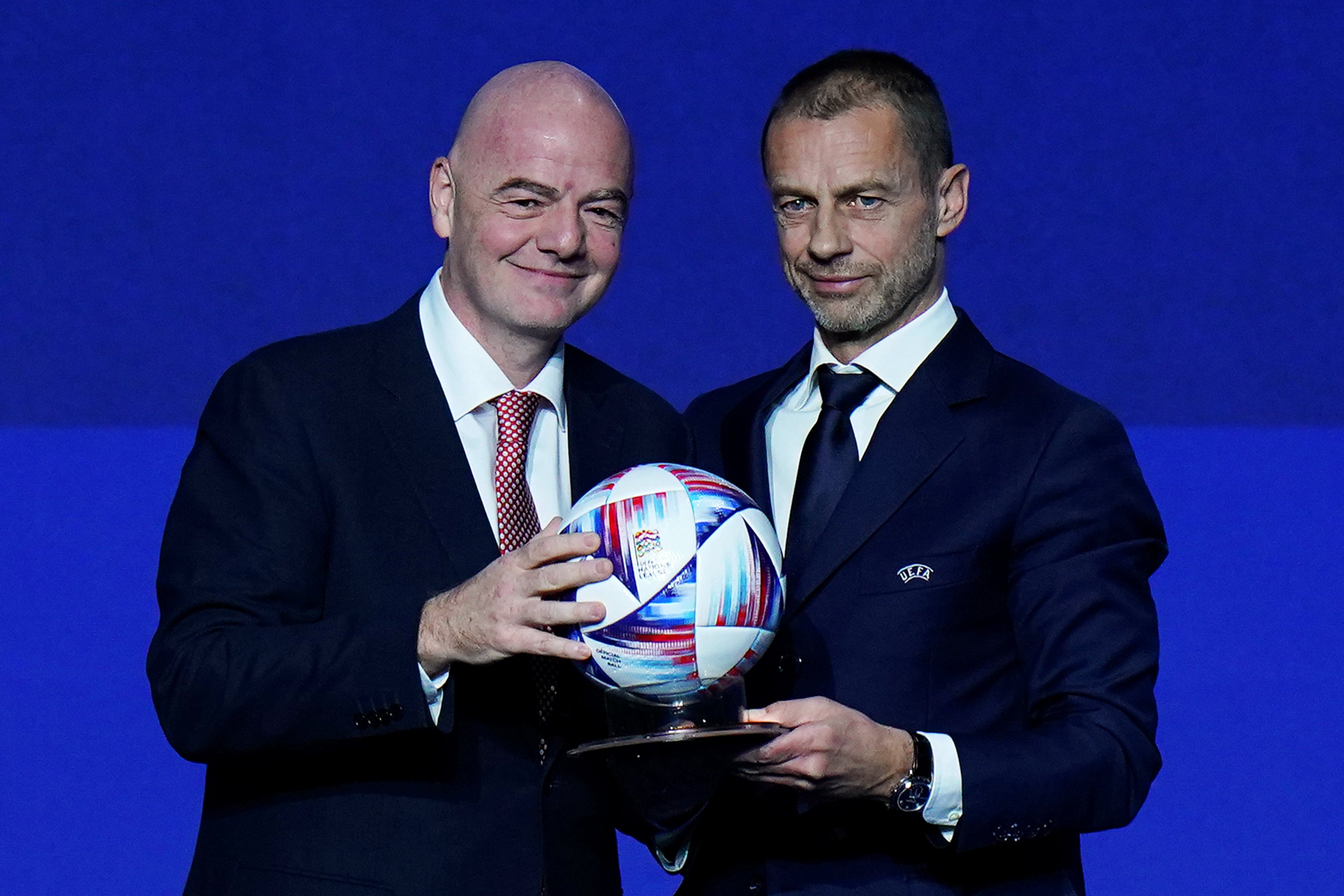 La UEFA estalla contra la FIFA ante la idea de Infantino de privatizar el Mundial: "Cero transparencia sobre quién se beneficia" La UEFA estalla contra la FIFA ante la idea de Infantino de privatizar el Mundial: "Cero transparencia sobre quién se beneficia"