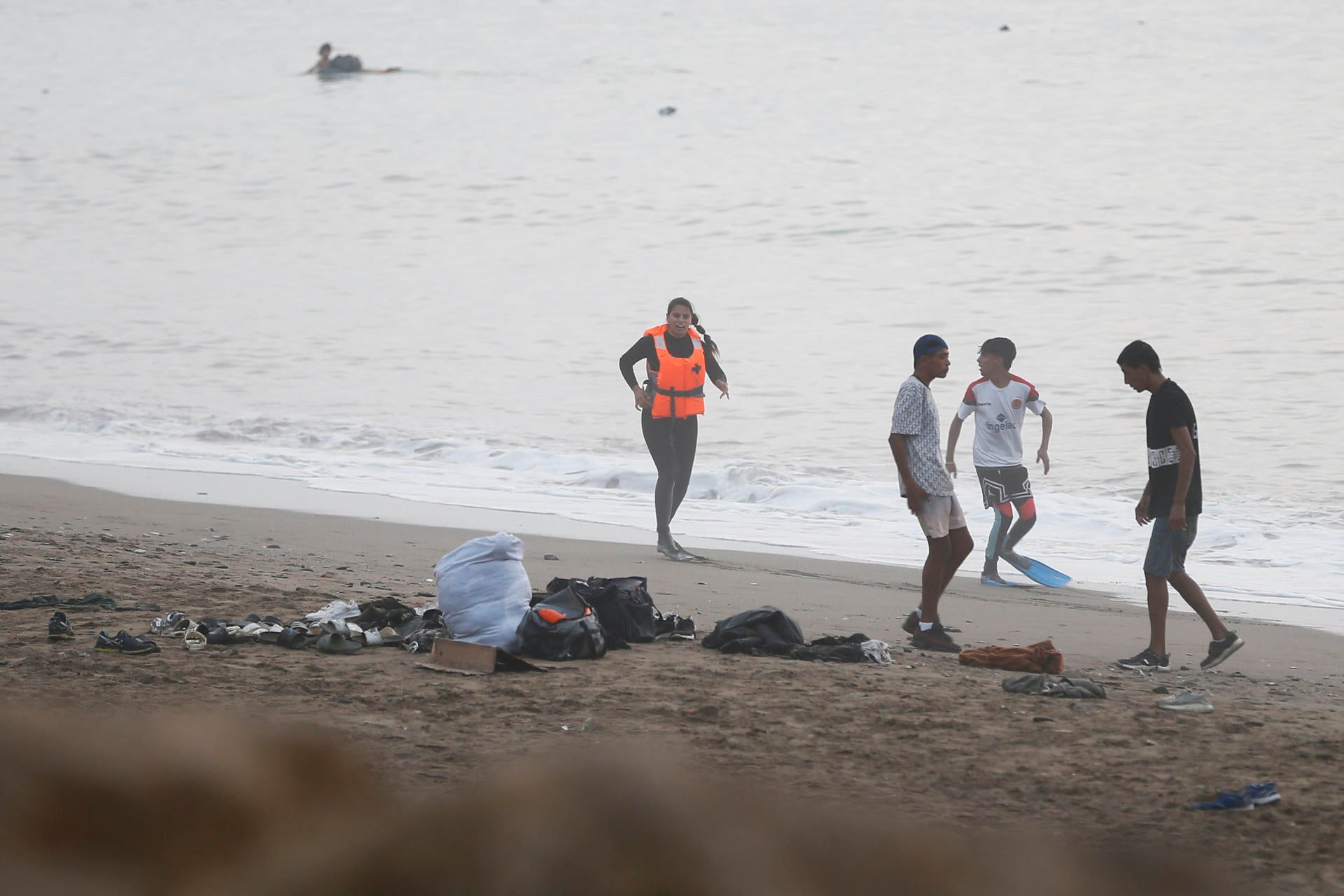 El Gobierno responde a Vivas tras su "petición de socorro" en Onda Cero por la presión migratoria: no aplicarán la emergencia nacional El Gobierno responde a Vivas tras su "petición de socorro" en Onda Cero por la presión migratoria: no aplicarán la emergencia nacional