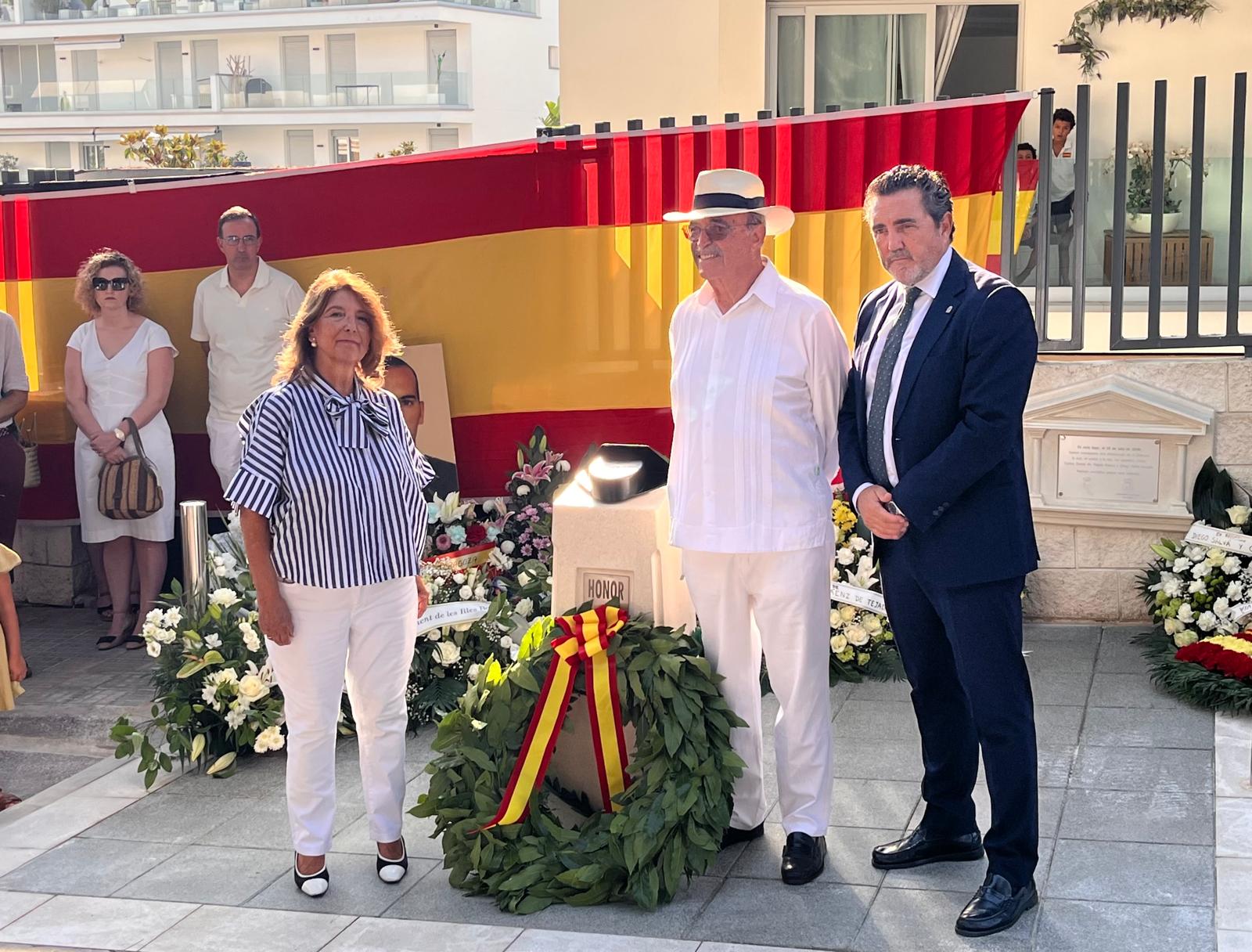 Casi 200 personas rinden en Calvià homenaje a los dos guardias civiles asesinados por ETA en 2009 Diego Salvà Lezaun y Carlos Sáenz de Tejada Casi 200 personas rinden en Calvià homenaje a los dos guardias civiles asesinados por ETA en 2009 Diego Salvà Lezaun y Carlos Sáenz de Tejada