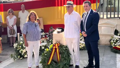Casi 200 personas rinden en Calvià homenaje a los dos guardias civiles asesinados por ETA en 2009 Diego Salvà Lezaun y Carlos Sáenz de Tejada Casi 200 personas rinden en Calvià homenaje a los dos guardias civiles asesinados por ETA en 2009 Diego Salvà Lezaun y Carlos Sáenz de Tejada