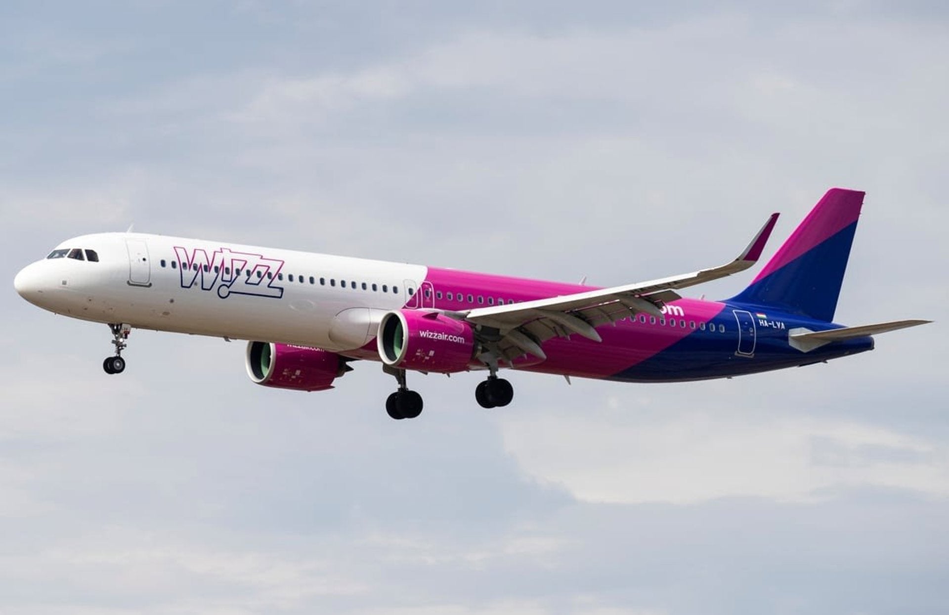 Wizz Air abrirá una base en Santiago y sumará siete nuevas rutas nacionales e internacionales Wizz Air abrirá una base en Santiago y sumará siete nuevas rutas nacionales e internacionales